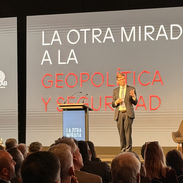 Chris Miller en Chile: tecnología, poder y competencia estratégica global (conferencia completa)